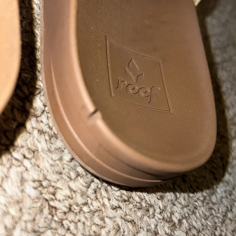 Reef Gold Metallic Tan Slide Sandals Size 8 - Picture 3 of 5